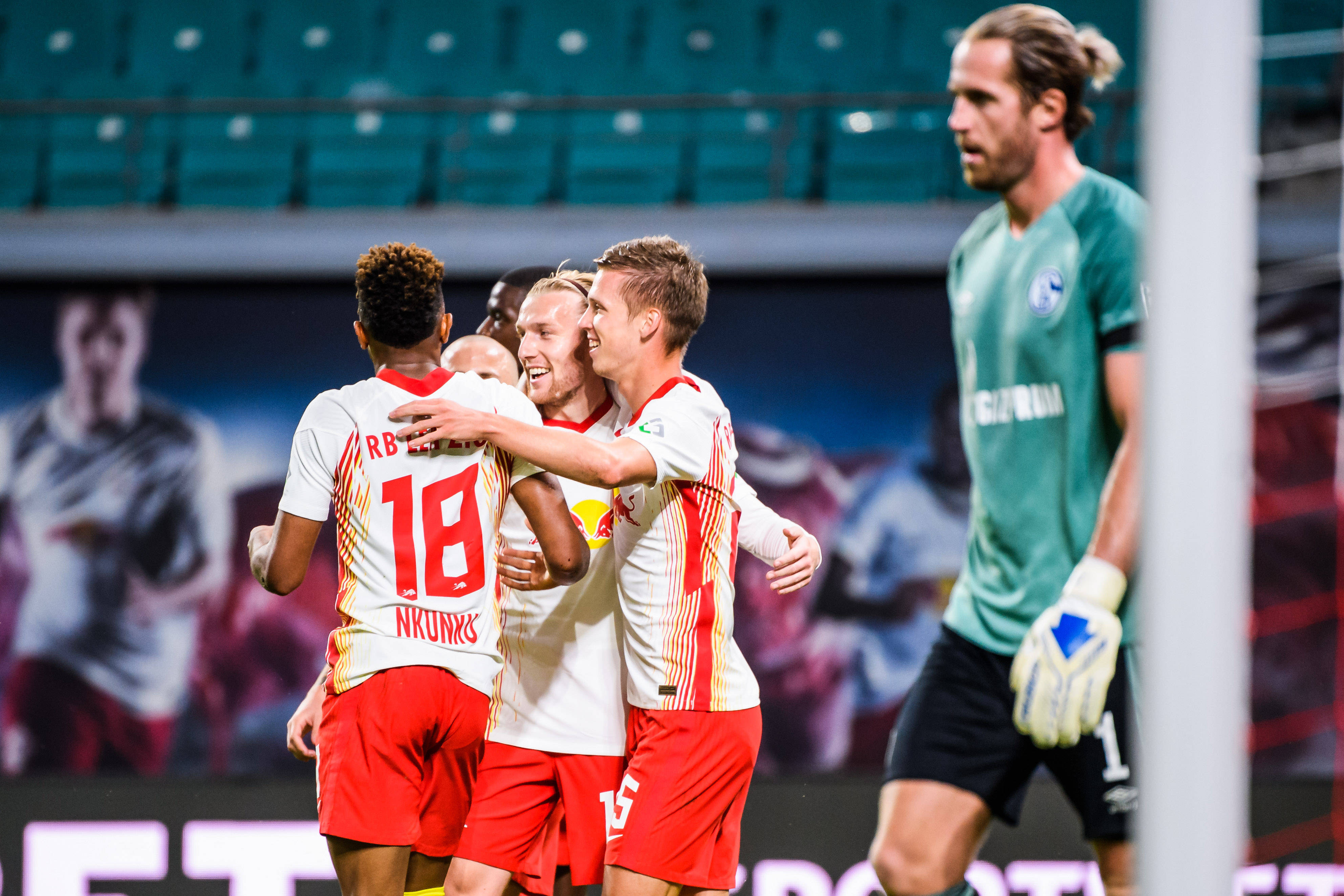 沃尔夫斯堡在主场与法兰克福争夺胜利 沃尔夫斯堡在主场与法兰克福争夺胜利