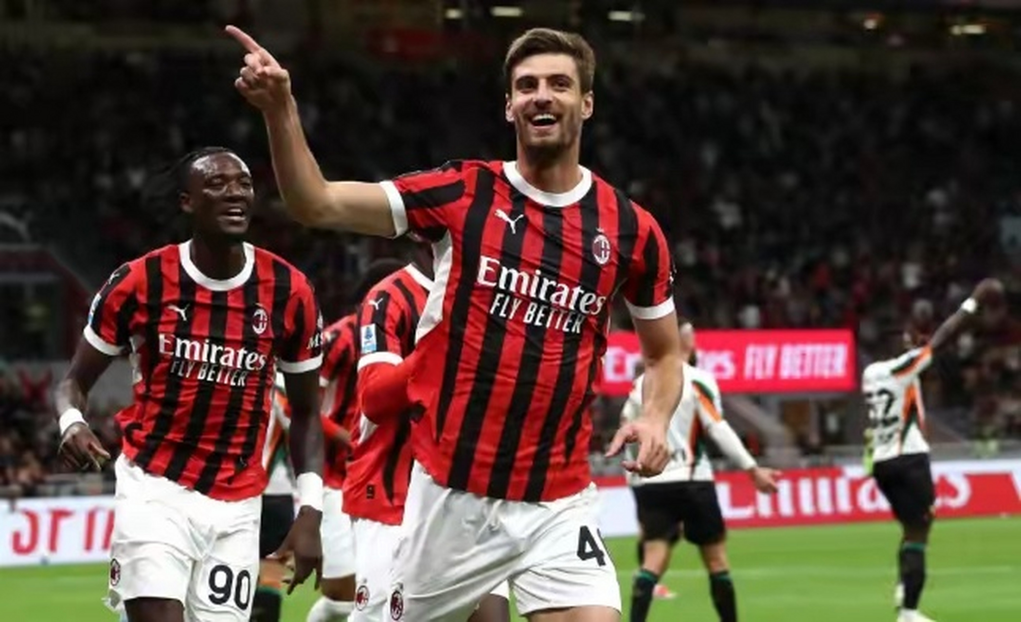 利物浦大胜AC米兰，实力压倒对手