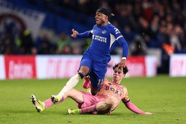 九游体育在线-罗恩对阵波尔多：球员们为胜利而拼搏