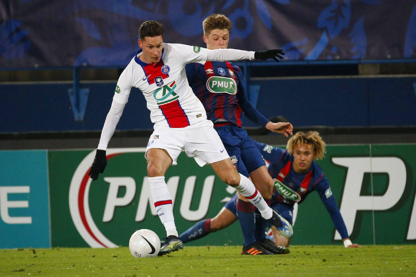 九游体育入口-英国足坛：豪门队伍展现实力，激烈对决的简单介绍