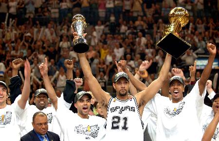 九游体育在线登录-巴西队引领风暴，登顶颁奖台的简单介绍