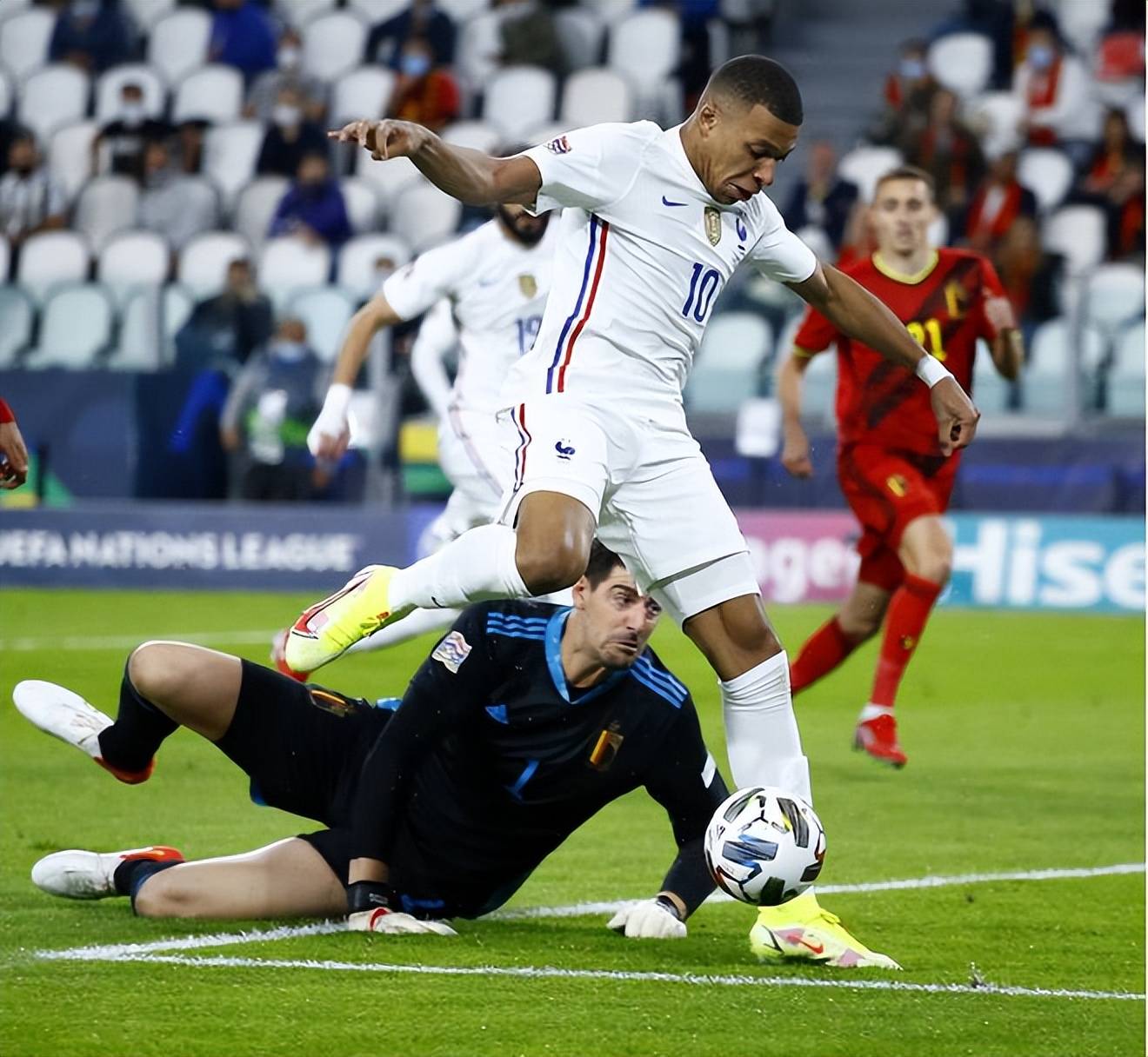 关于欧国联焦点对决尽显球员风采，场面火爆的信息