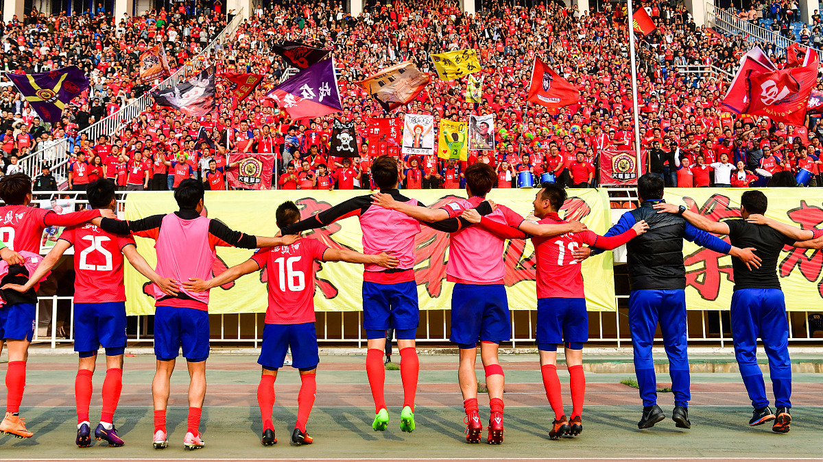 世界级足球比赛点燃了球迷们对胜利的向往的简单介绍 世界级足球比赛点燃了球迷们对胜利的向往的简单介绍