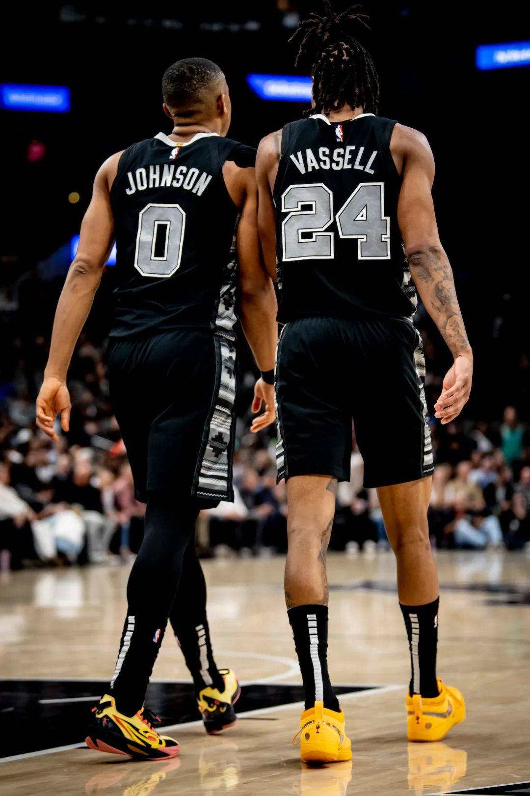 九游体育官网-灰熊主场大胜马刺，终结对手三连胜的简单介绍