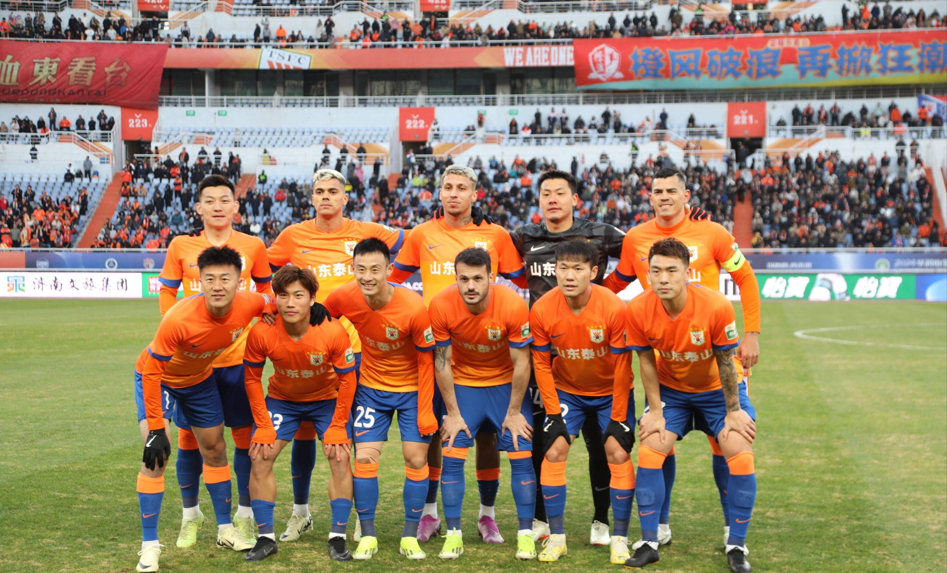 火爆全场,观众热情助威鼓舞球队的简单介绍 火爆全场,观众热情助威鼓舞球队的简单介绍