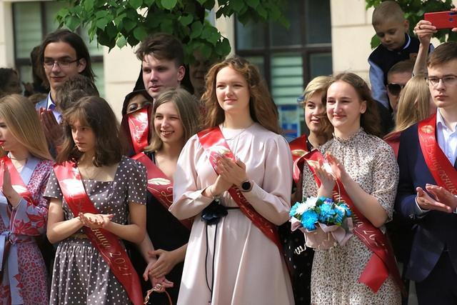 包含白俄罗斯突围成功,实现与荷兰战平的词条 包含白俄罗斯突围成功,实现与荷兰战平的词条