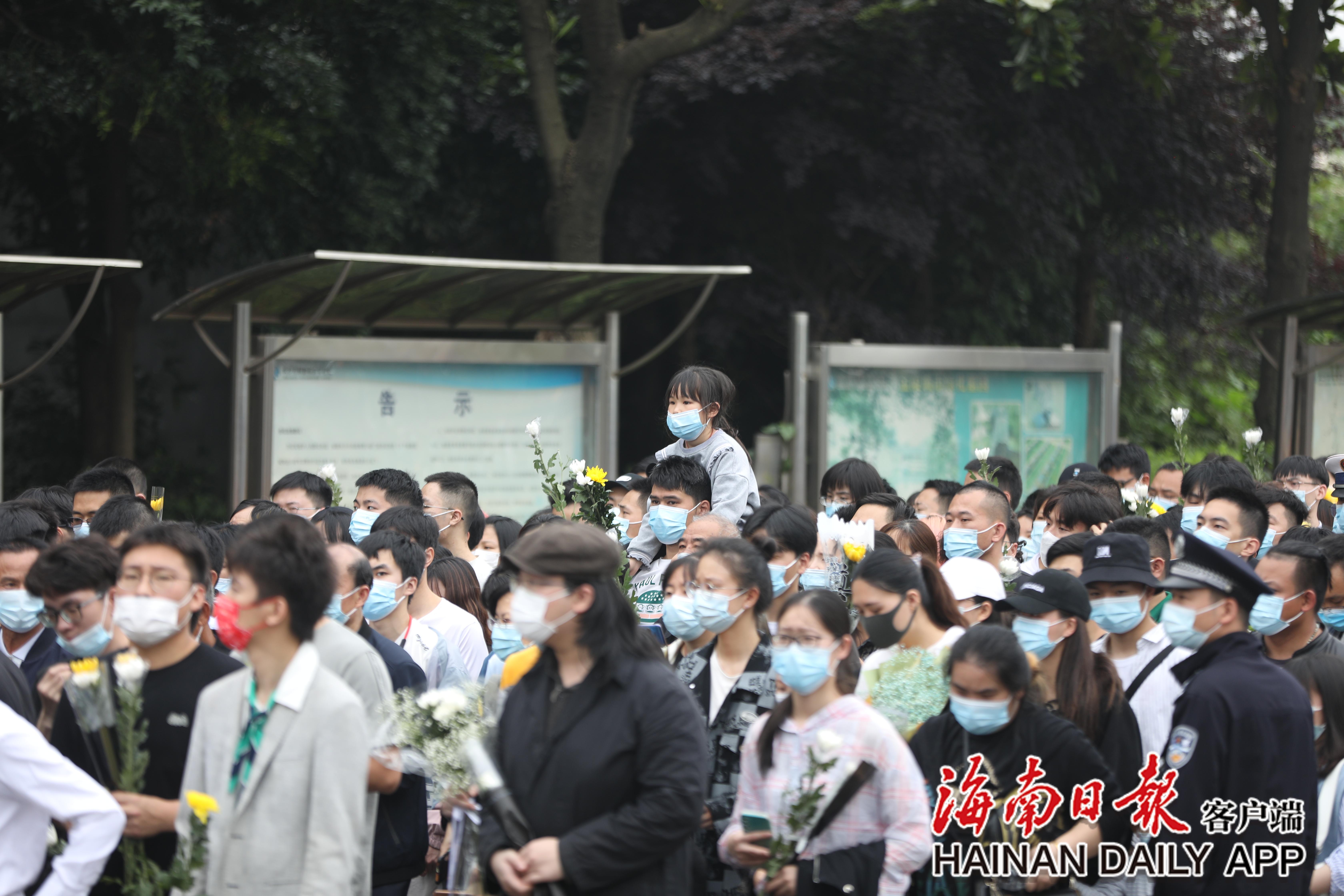 包含主教练宣布退役,球员集体致敬送别的词条 包含主教练宣布退役,球员集体致敬送别的词条