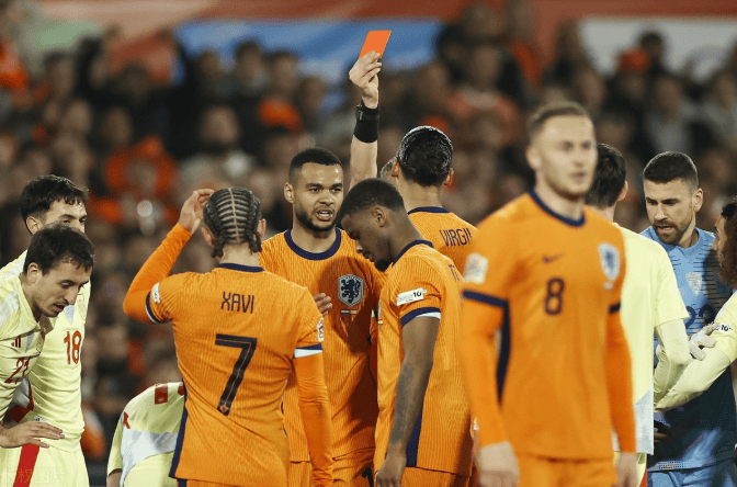 荷兰队在欧国联比赛中展现出强大实力 荷兰队在欧国联比赛中展现出强大实力