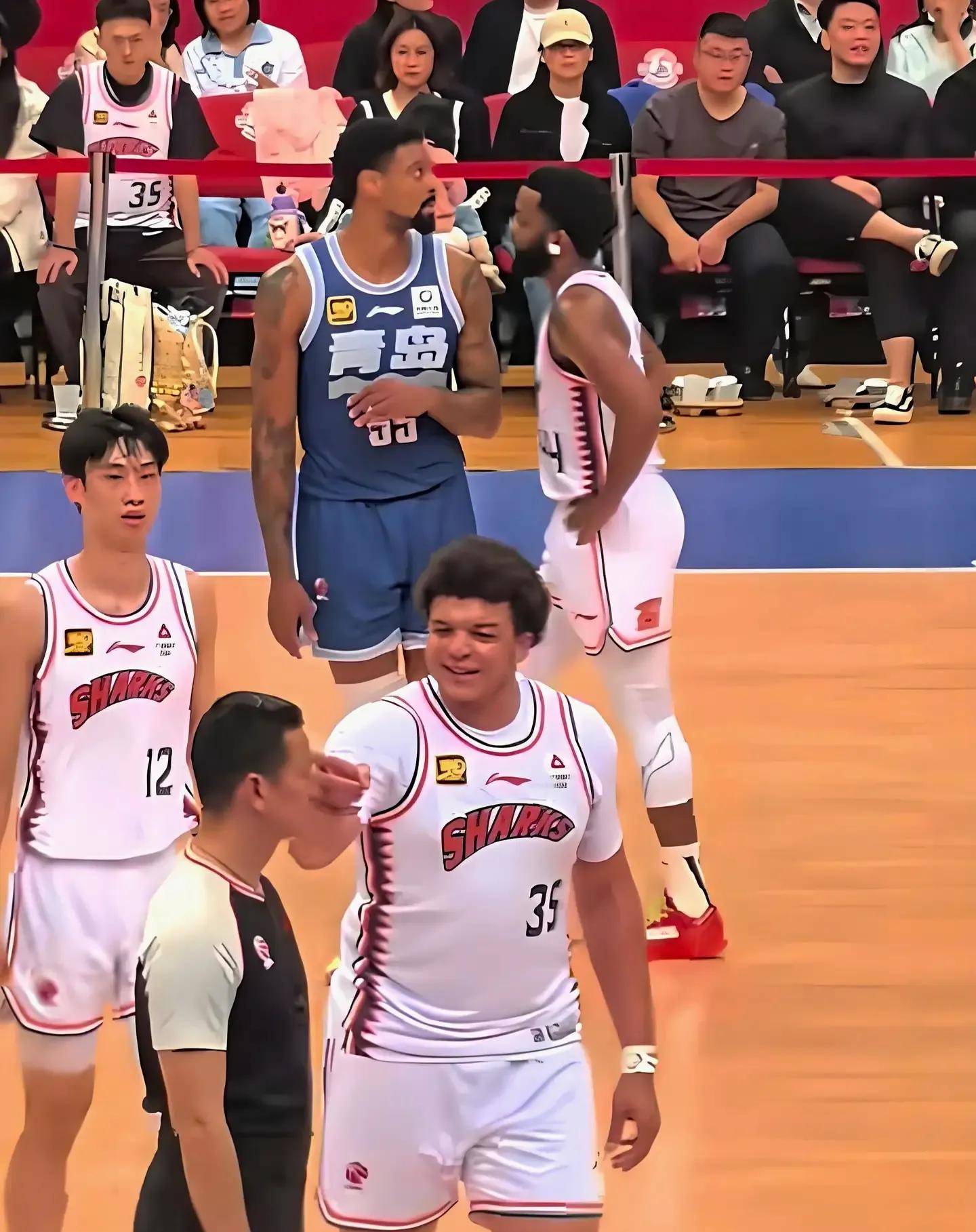 关于外援持球领跑球队，连环进攻令对手眼花缭乱的信息