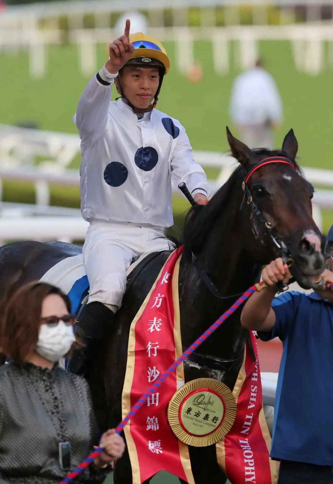 阿尔法队客场连胜，稳步向前迈进