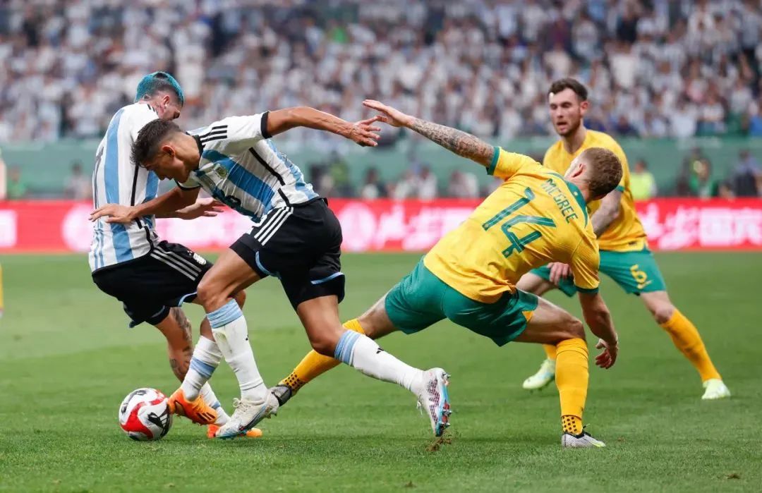 热血澎湃的国际足球盛宴,球迷狂热的简单介绍 热血澎湃的国际足球盛宴,球迷狂热的简单介绍