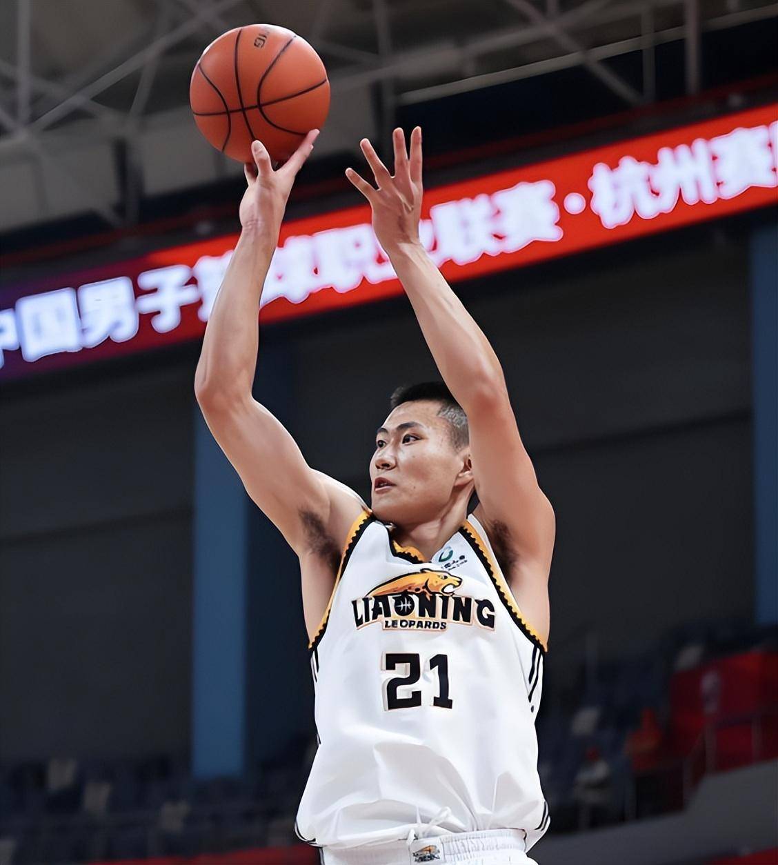 河南男篮气势如虹，连胜势头争夺第一的简单介绍