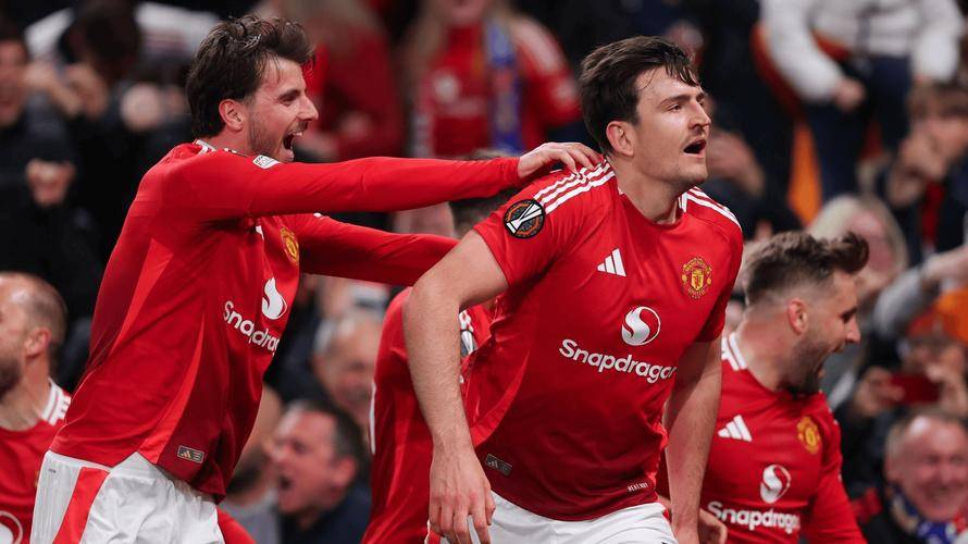 曼联客场不敌维拉，连败令球迷失望