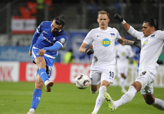 卡尔斯鲁厄主场失利,德甲升班马难逃沦陷的简单介绍 卡尔斯鲁厄主场失利,德甲升班马难逃沦陷的简单介绍