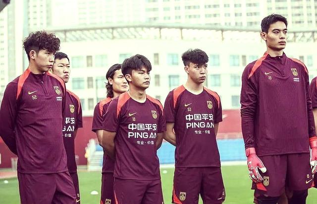 东亚足球赛事中的一场紧张对决即将上演 东亚足球赛事中的一场紧张对决即将上演