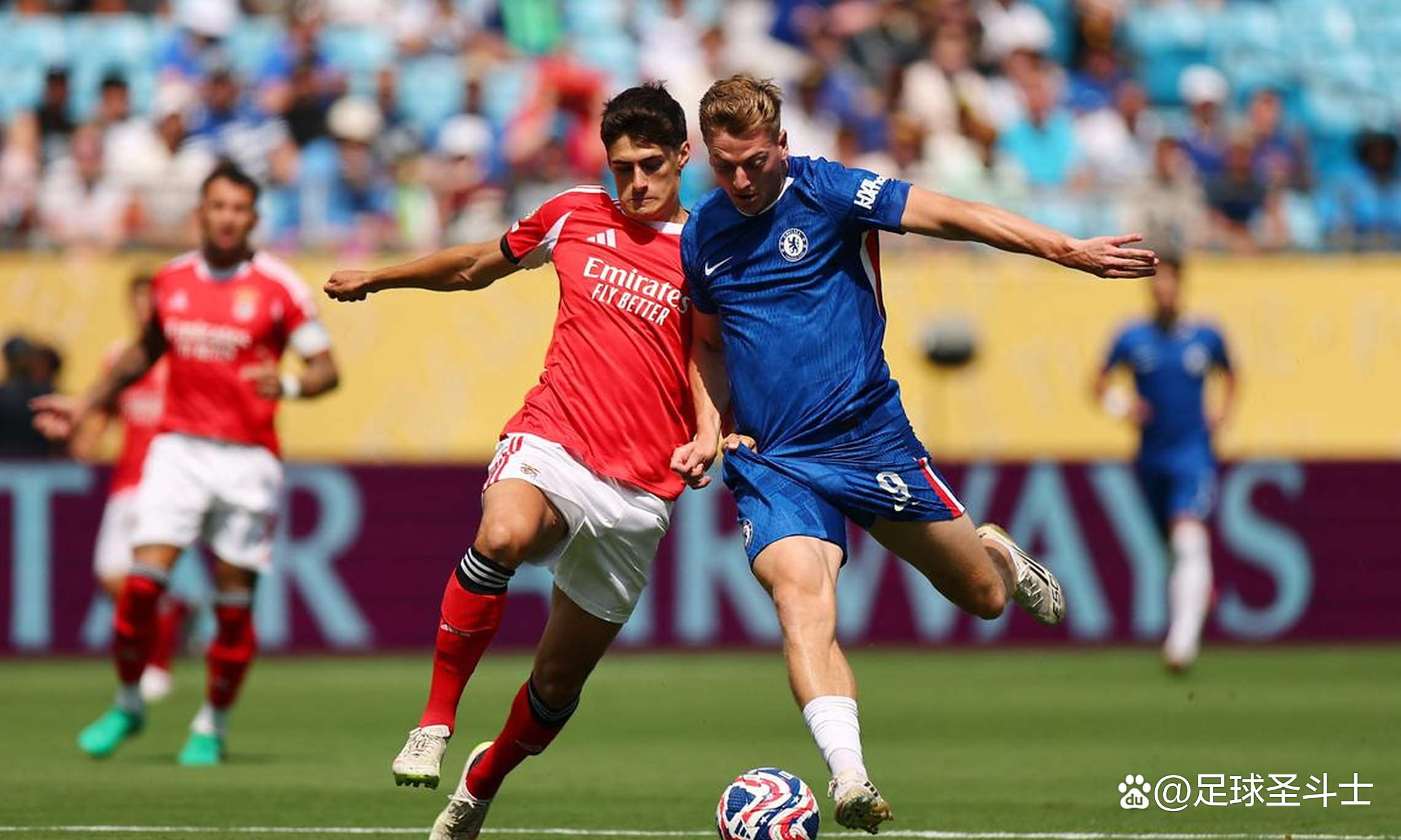 切尔西客场遭遇惨败,球队状态引发担忧 切尔西客场遭遇惨败,球队状态引发担忧