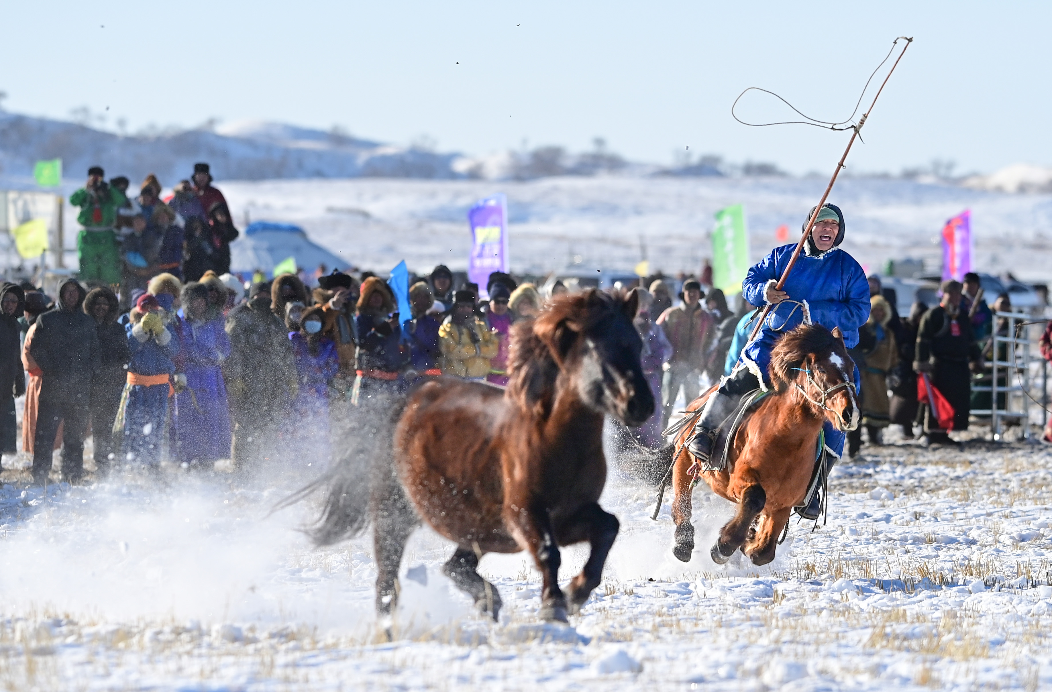 内蒙古队在比赛中展现出强大的实力,轻松获胜 内蒙古队在比赛中展现出强大的实力,轻松获胜