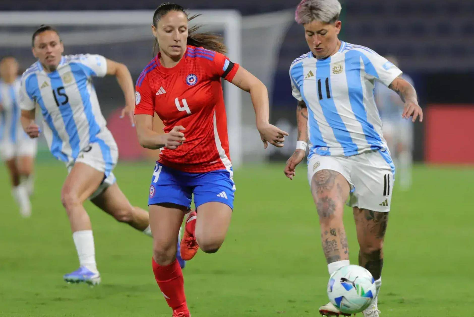 智利后卫因红牌停赛缺席国家队比赛 智利后卫因红牌停赛缺席国家队比赛