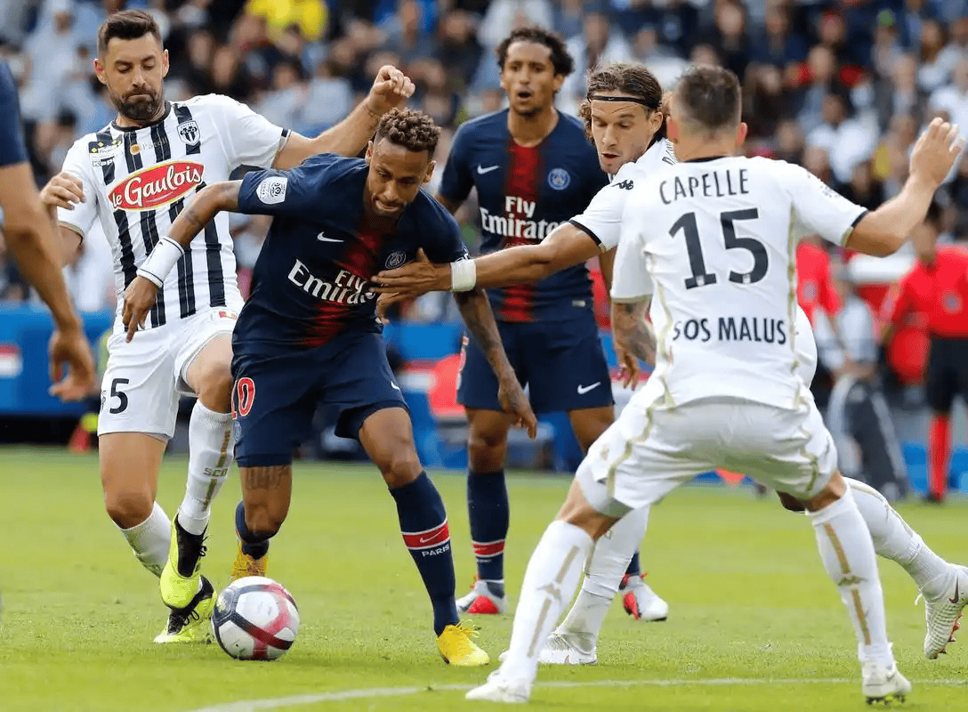 兰斯队在法国联赛中击败对手 兰斯队在法国联赛中击败对手